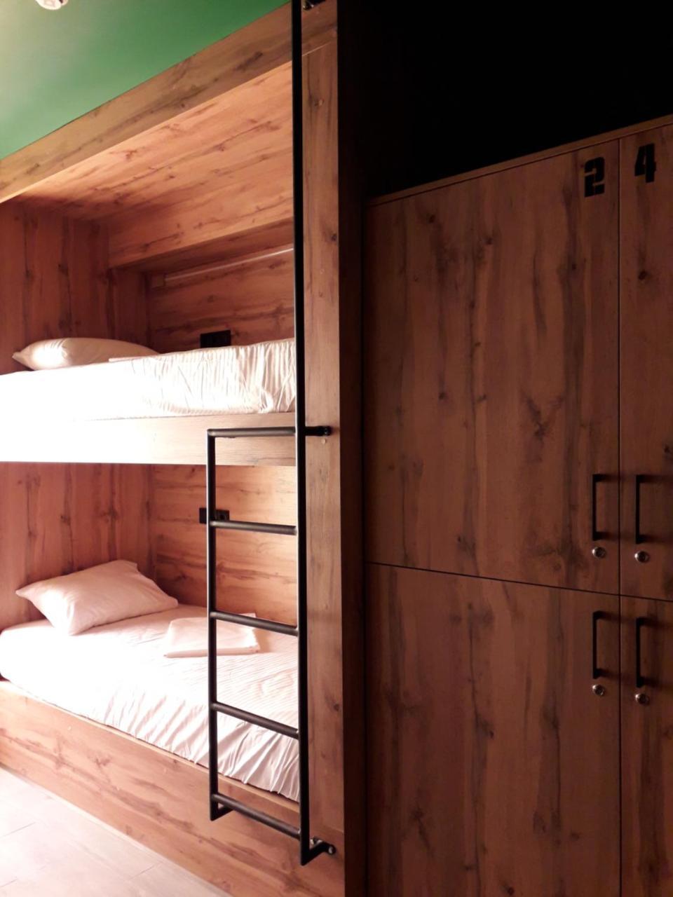 Full House Capsule Hostel Rivne Exteriér fotografie Bunk beds in a hostel