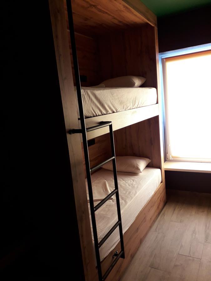 Full House Capsule Hostel Rivne Exteriér fotografie A bunk bed with a ladder