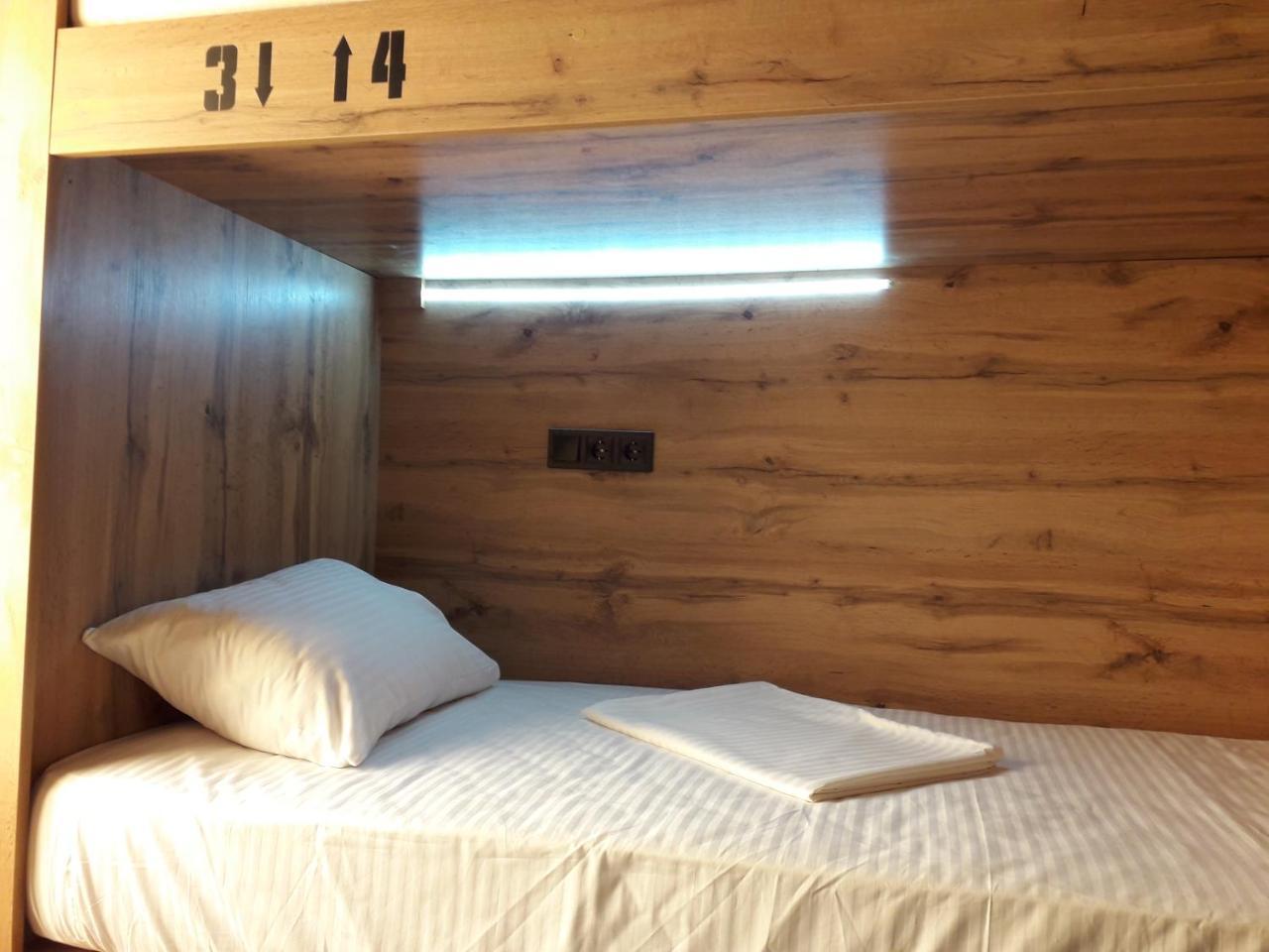 Full House Capsule Hostel Rivne Exteriér fotografie A capsule hotel in Tokyo