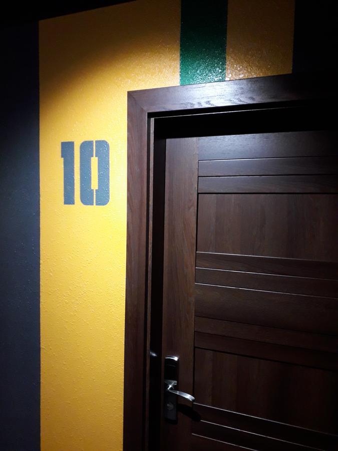 Full House Capsule Hostel Rivne Exteriér fotografie A room at the hotel