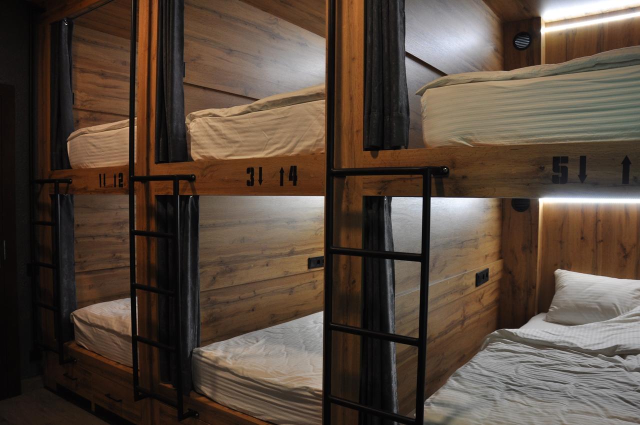 Full House Capsule Hostel Rivne Exteriér fotografie Beds in a capsule hotel