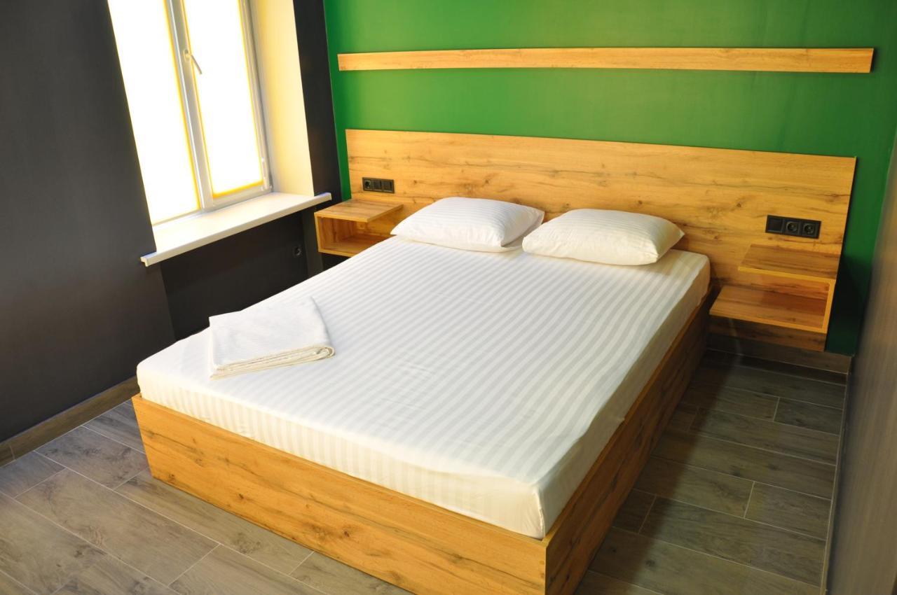 Full House Capsule Hostel Rivne Exteriér fotografie A bed