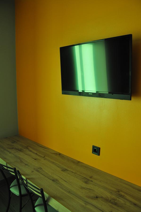 Full House Capsule Hostel Rivne Exteriér fotografie A wall socket