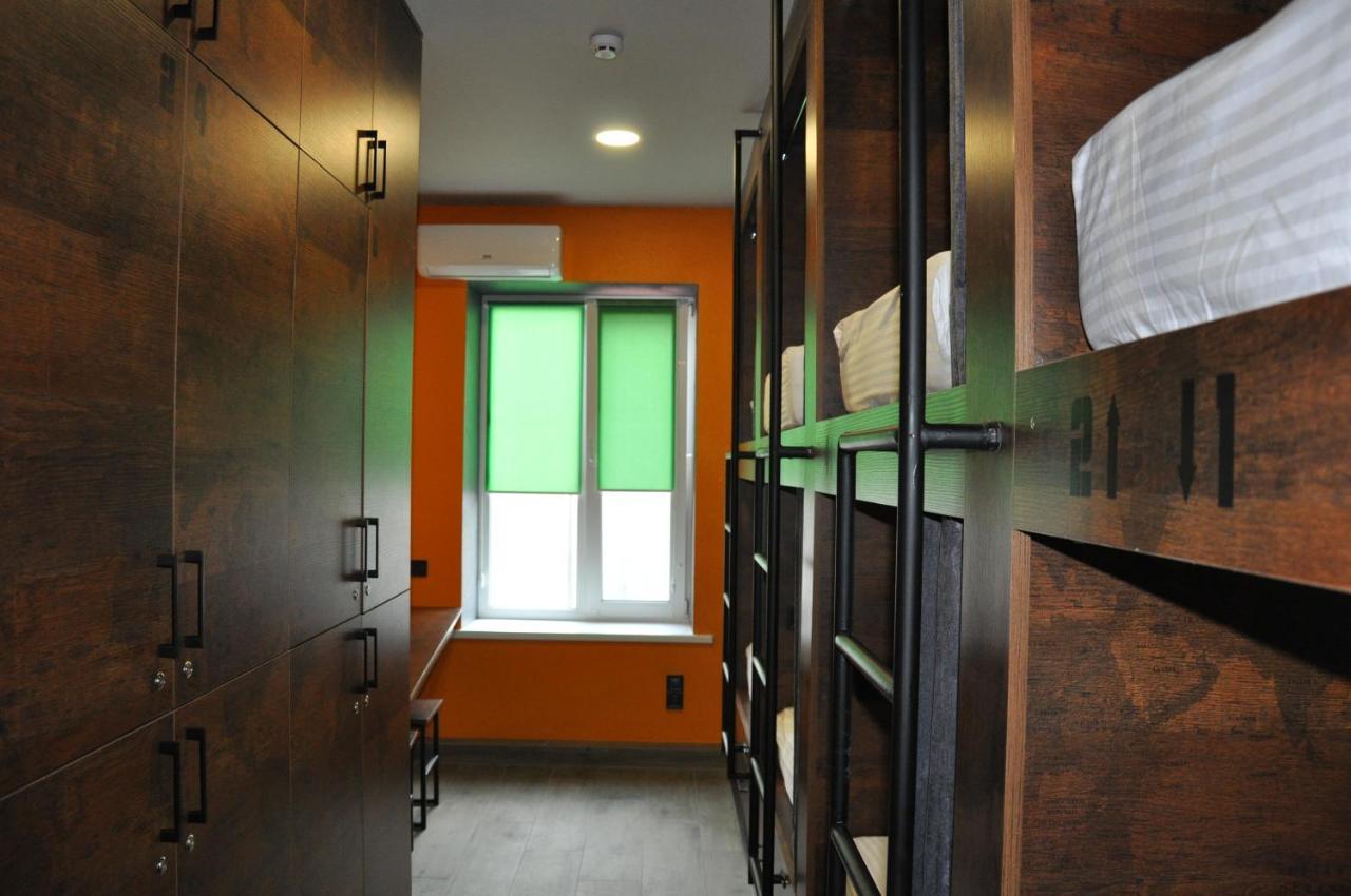 Full House Capsule Hostel Rivne Exteriér fotografie A typical dormitory room at the International House