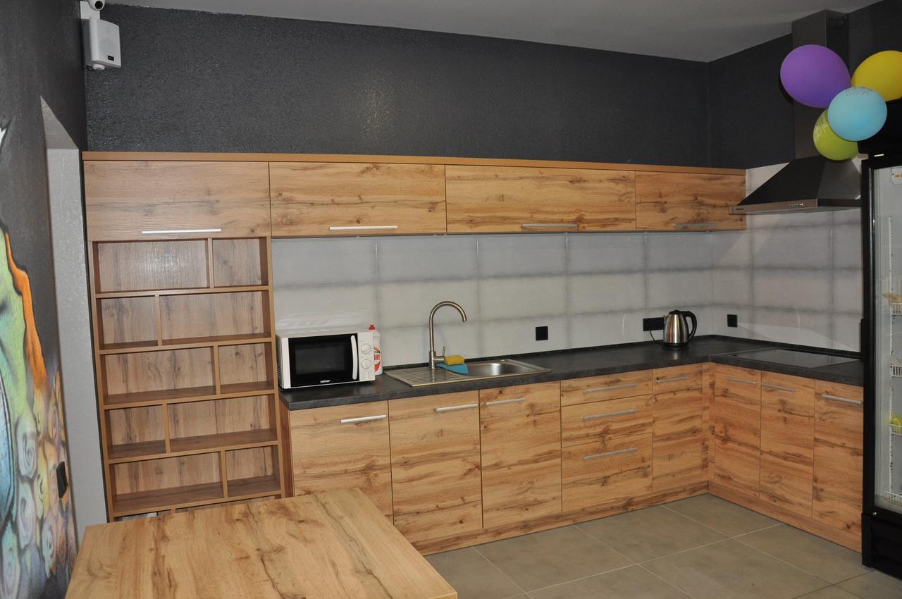 Full House Capsule Hostel Rivne Exteriér fotografie A kitchen designed in Blender