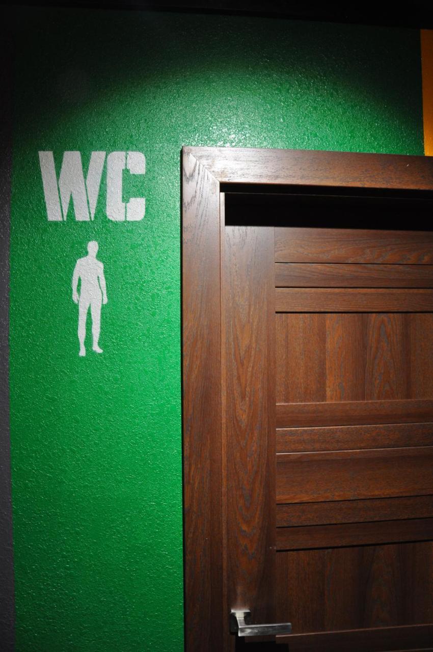Full House Capsule Hostel Rivne Exteriér fotografie A sign for a men's toilet