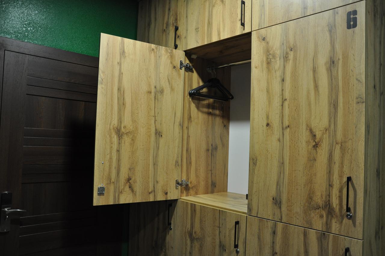 Full House Capsule Hostel Rivne Exteriér fotografie A wooden locker