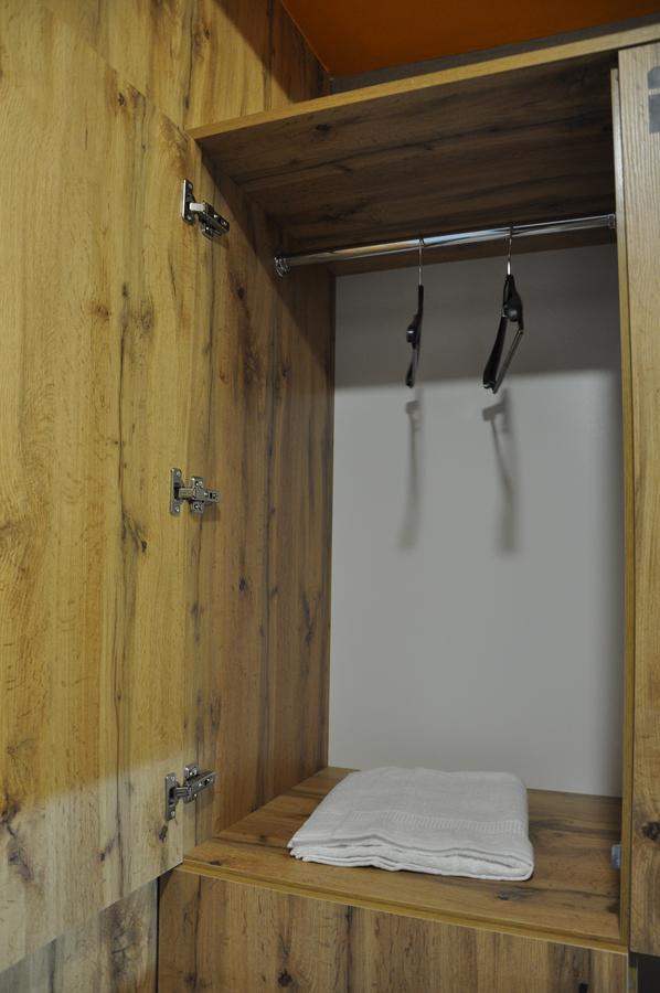 Full House Capsule Hostel Rivne Exteriér fotografie A pair of compasses