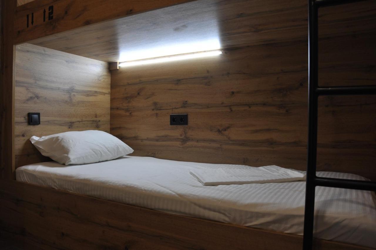 Full House Capsule Hostel Rivne Exteriér fotografie A bed in a hostel