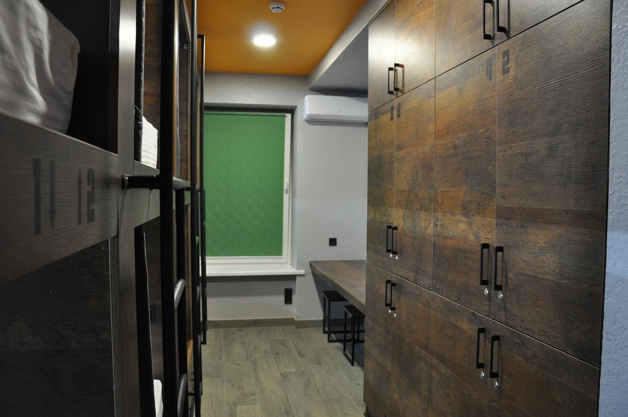 Full House Capsule Hostel Rivne Exteriér fotografie A typical student bedroom