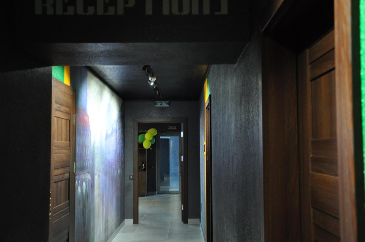 Full House Capsule Hostel Rivne Exteriér fotografie A corridor in a love hotel in Tokyo