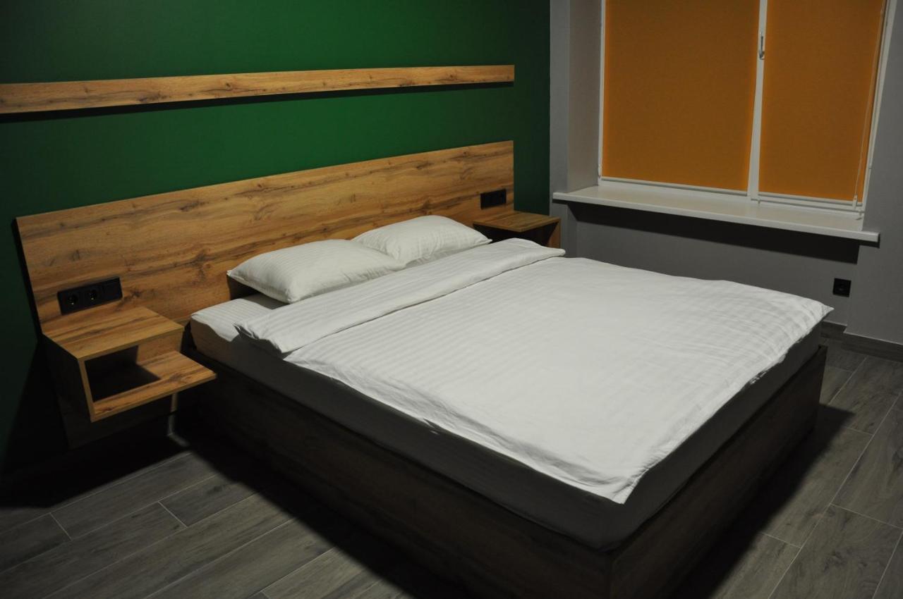 Full House Capsule Hostel Rivne Exteriér fotografie A bed