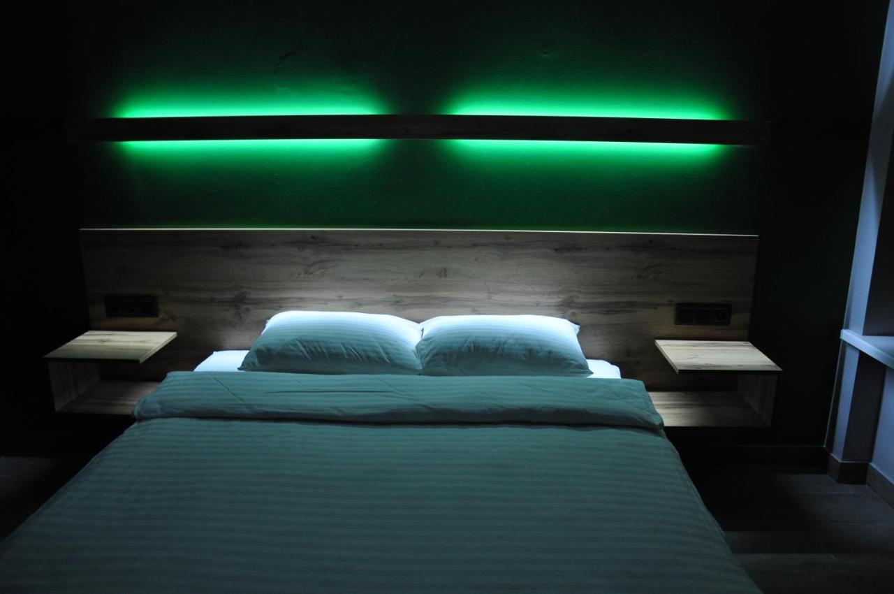 Full House Capsule Hostel Rivne Exteriér fotografie A room at the hotel